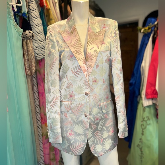 Pastel Botanical Suit - Picture 2 of 16